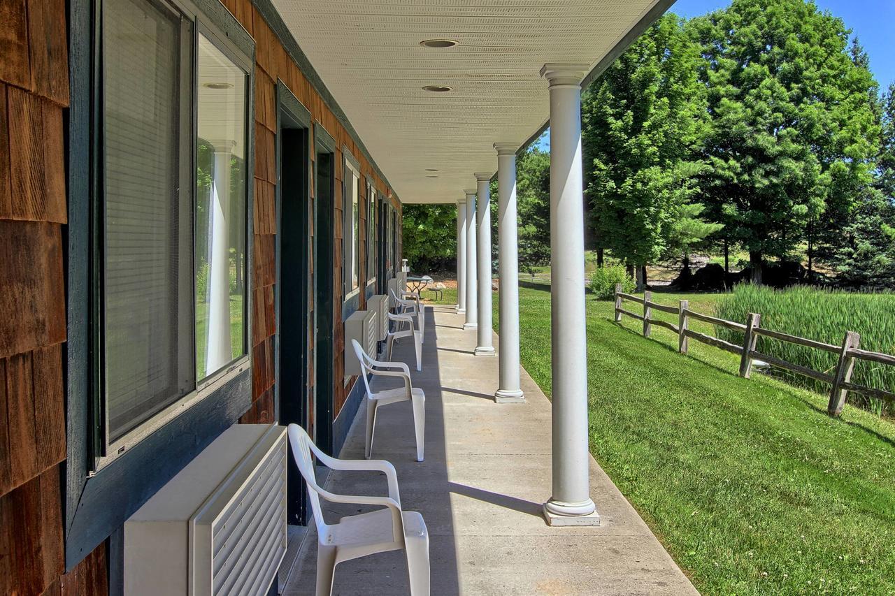 The Legend Cottage Inn Bellaire Exteriér fotografie